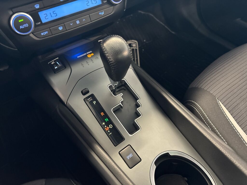 Toyota Avensis 2018 Valkoinen