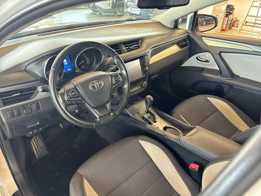 Toyota Avensis 2018 Valkoinen