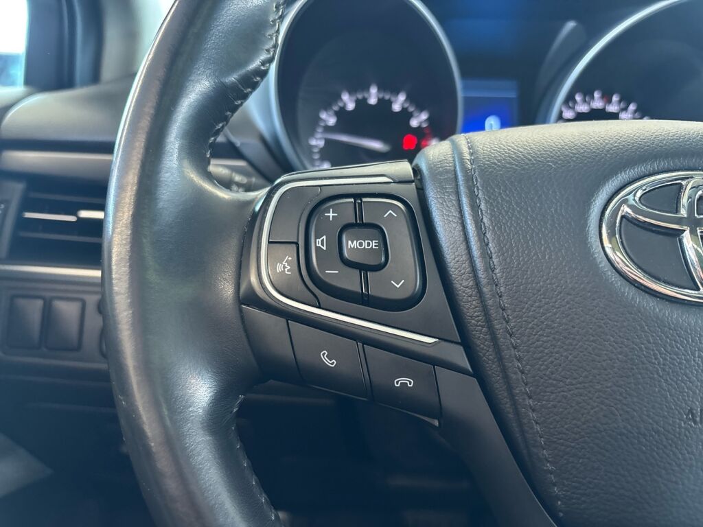 Toyota Avensis 2018 Valkoinen
