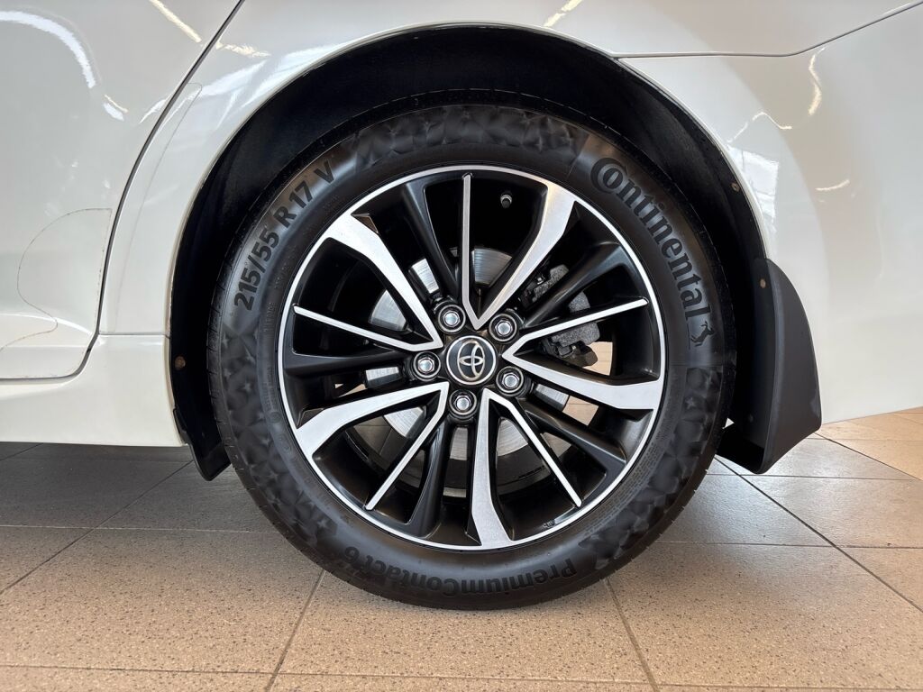 Toyota Avensis 2018 Valkoinen