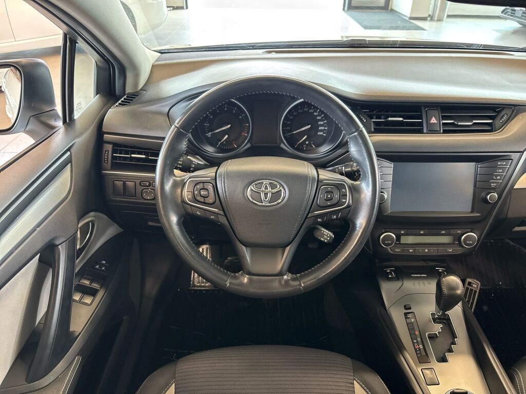 Toyota Avensis 2018 Valkoinen