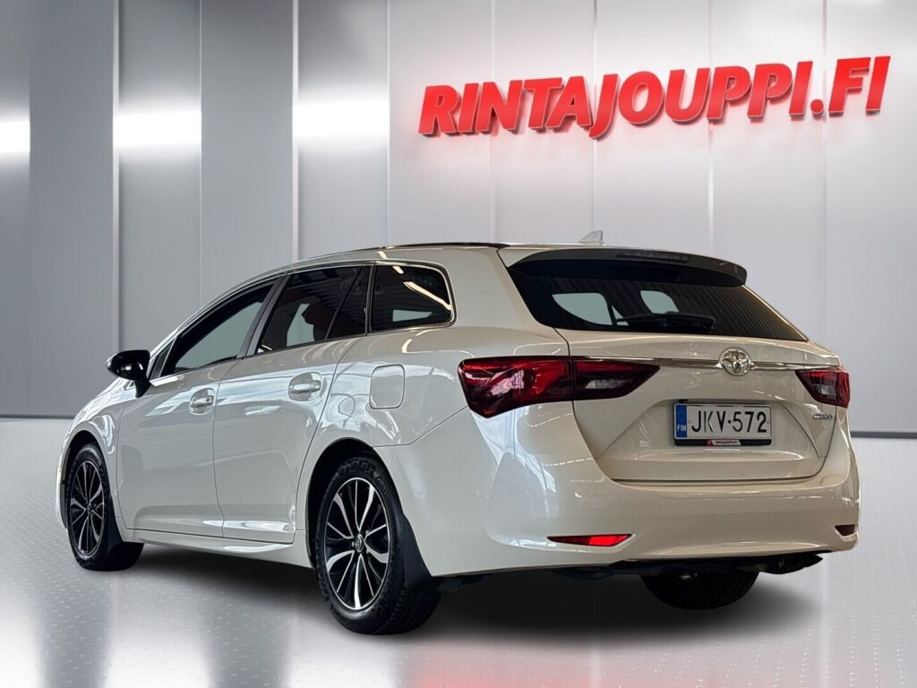 Toyota Avensis 2018 Valkoinen