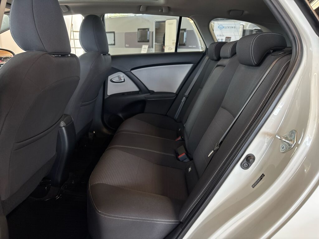 Toyota Avensis 2018 Valkoinen