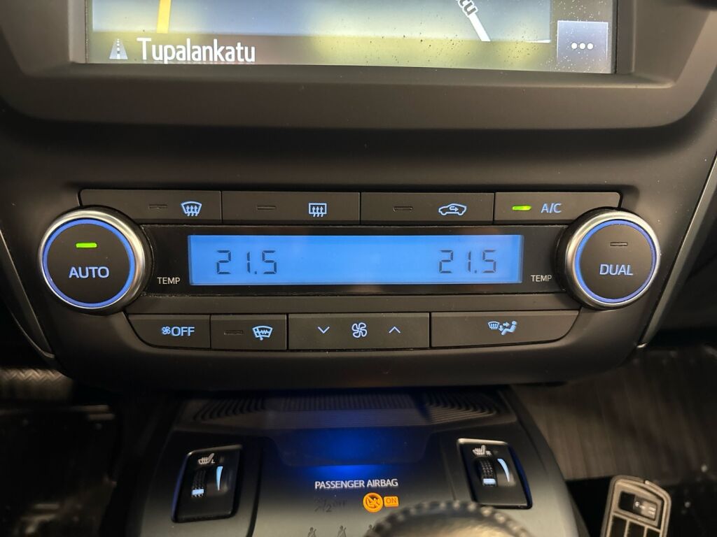 Toyota Avensis 2018 Valkoinen