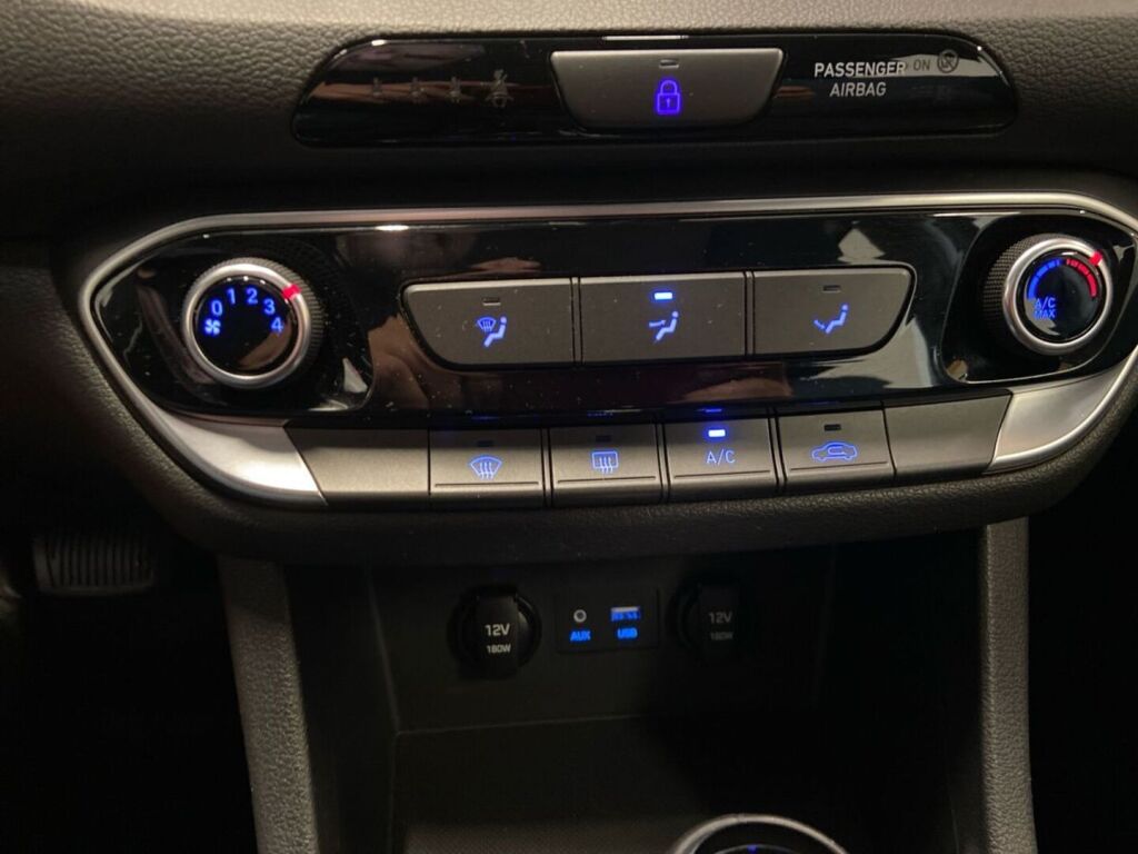 Hyundai i30 Wagon 2018 Sininen