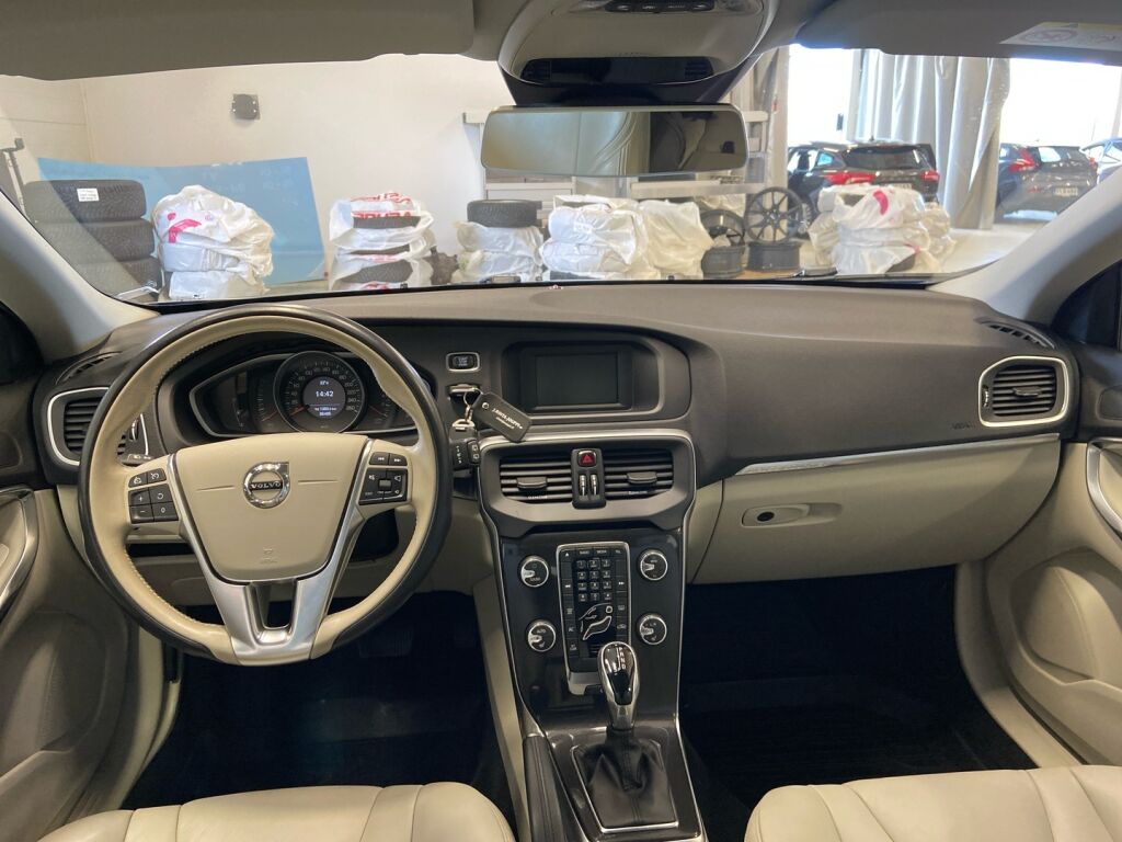 Volvo V40 Cross Country 2018 Musta