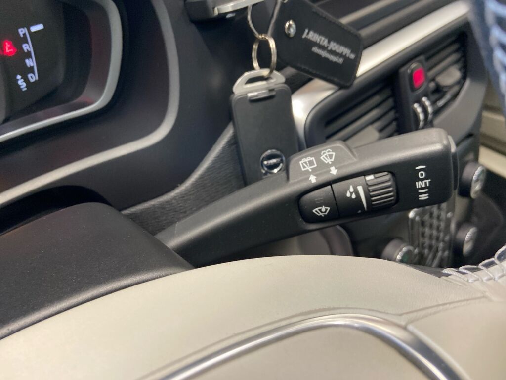 Volvo V40 Cross Country 2018 Musta