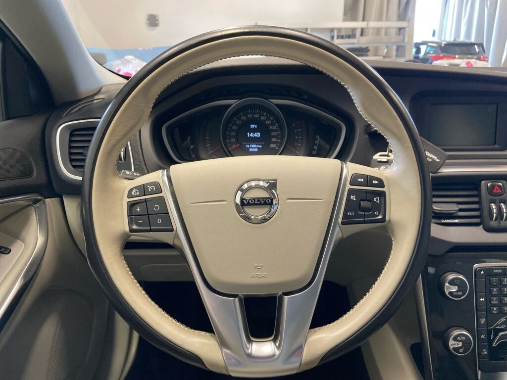 Volvo V40 Cross Country 2018 Musta