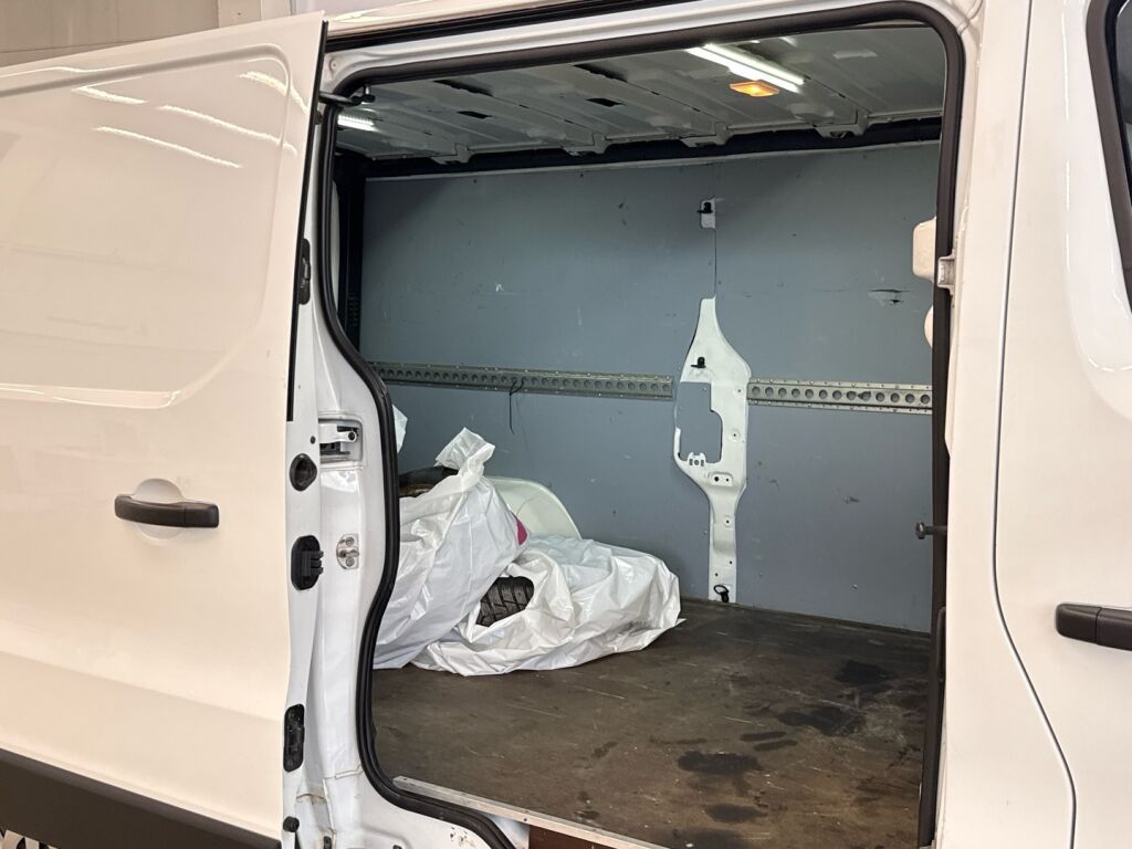 Nissan NV300 2018 Valkoinen