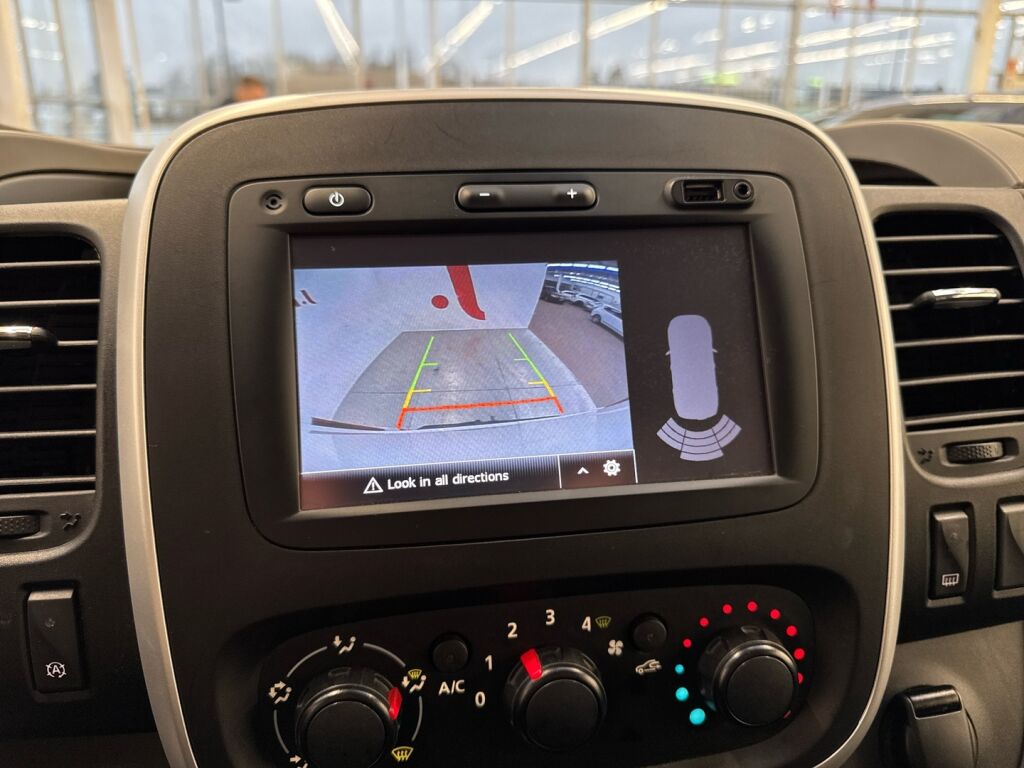 Nissan NV300 2018 Valkoinen