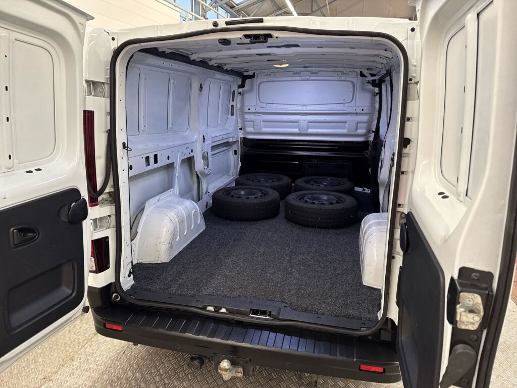 Nissan NV300 2018 Valkoinen