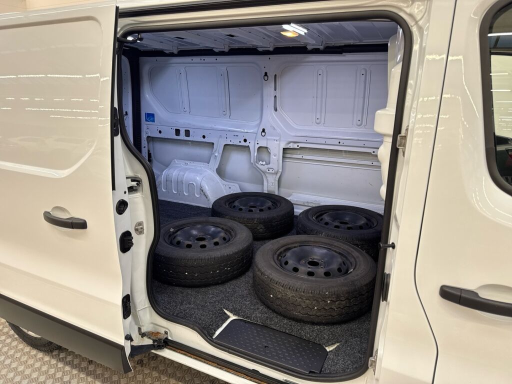 Nissan NV300 2018 Valkoinen