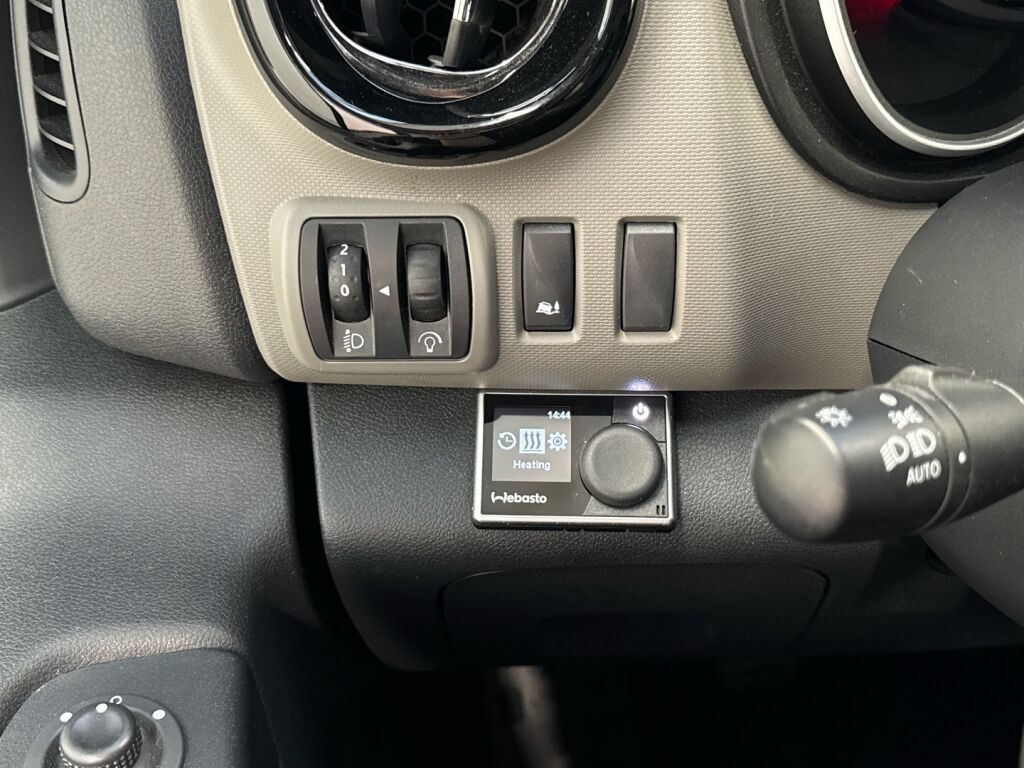 Nissan NV300 2018 Valkoinen