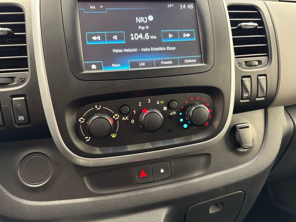 Nissan NV300 2018 Valkoinen