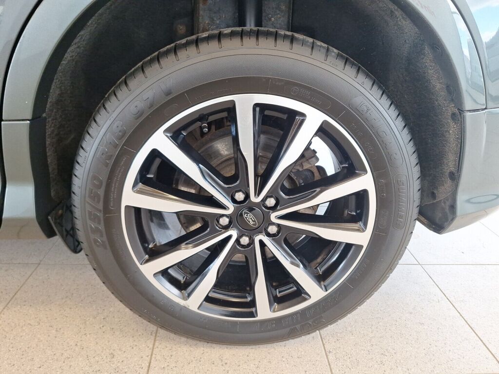 Ford Kuga 2018 Vihreä