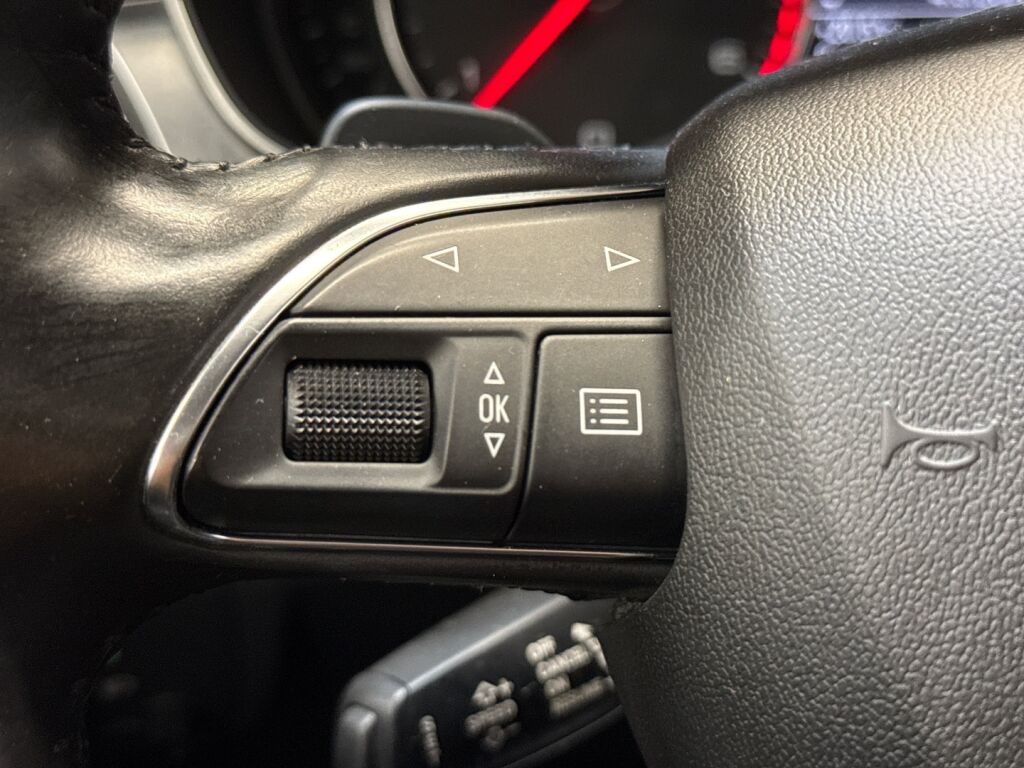 Audi A6 2012 Musta