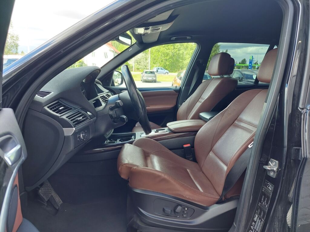 BMW X5 2011 Musta