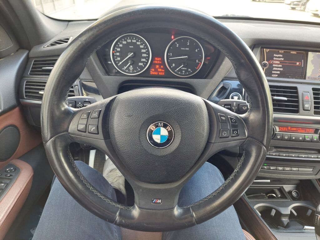 BMW X5 2011 Musta