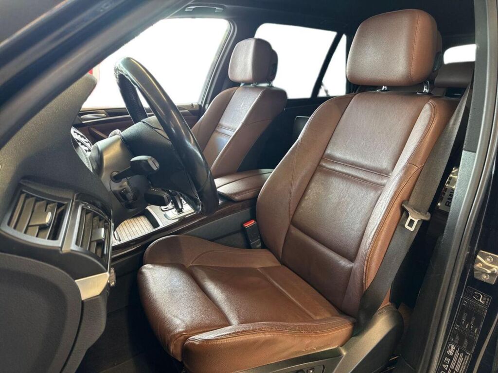 BMW X5 2011 Musta