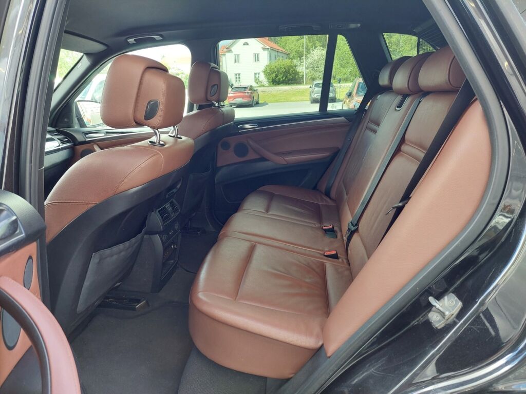 BMW X5 2011 Musta