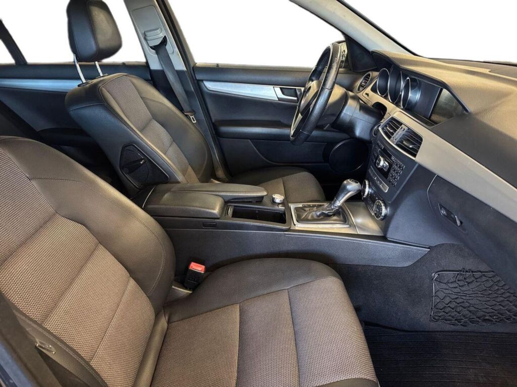 Mercedes-Benz C 2013 Musta