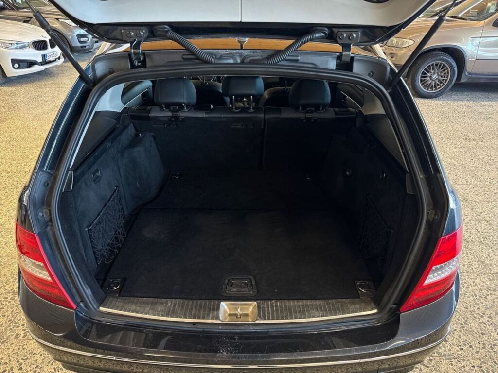 Mercedes-Benz C 2013 Musta