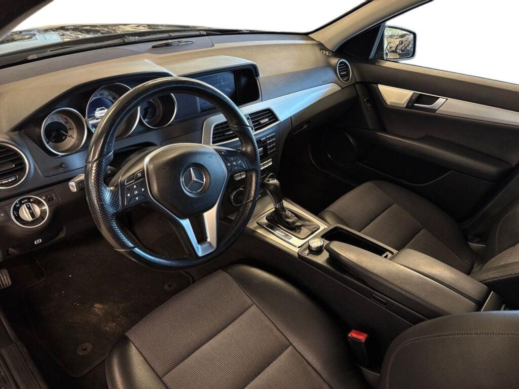 Mercedes-Benz C 2013 Musta