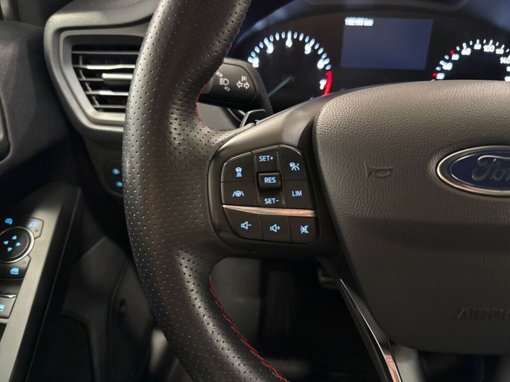Ford Focus 2019 Musta