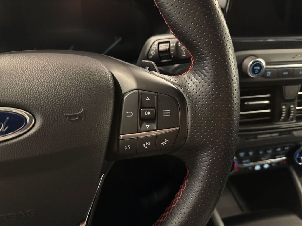 Ford Focus 2019 Musta
