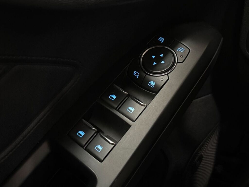 Ford Focus 2019 Musta