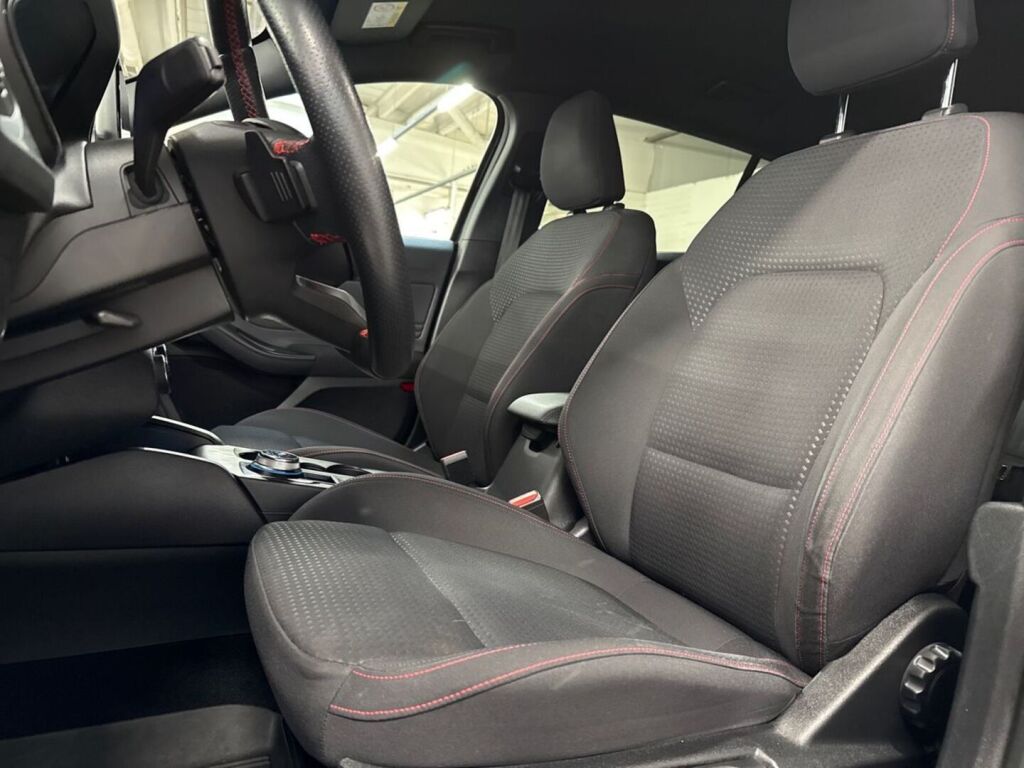 Ford Focus 2019 Musta