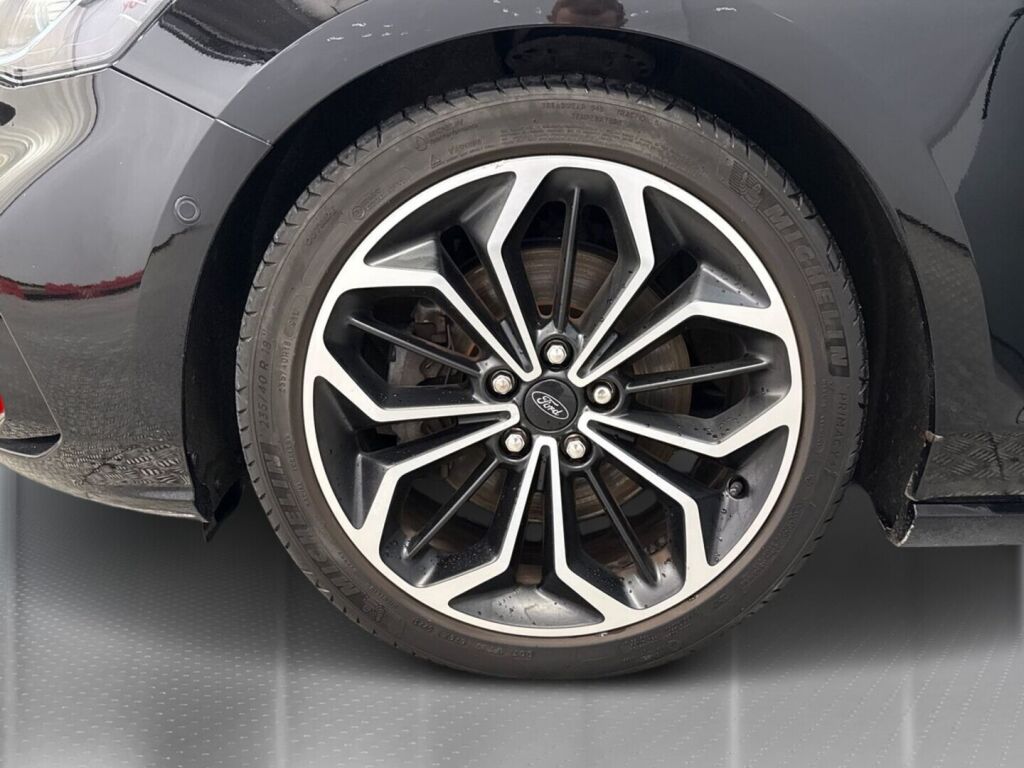 Ford Focus 2019 Musta