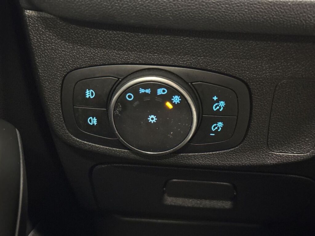 Ford Focus 2019 Musta