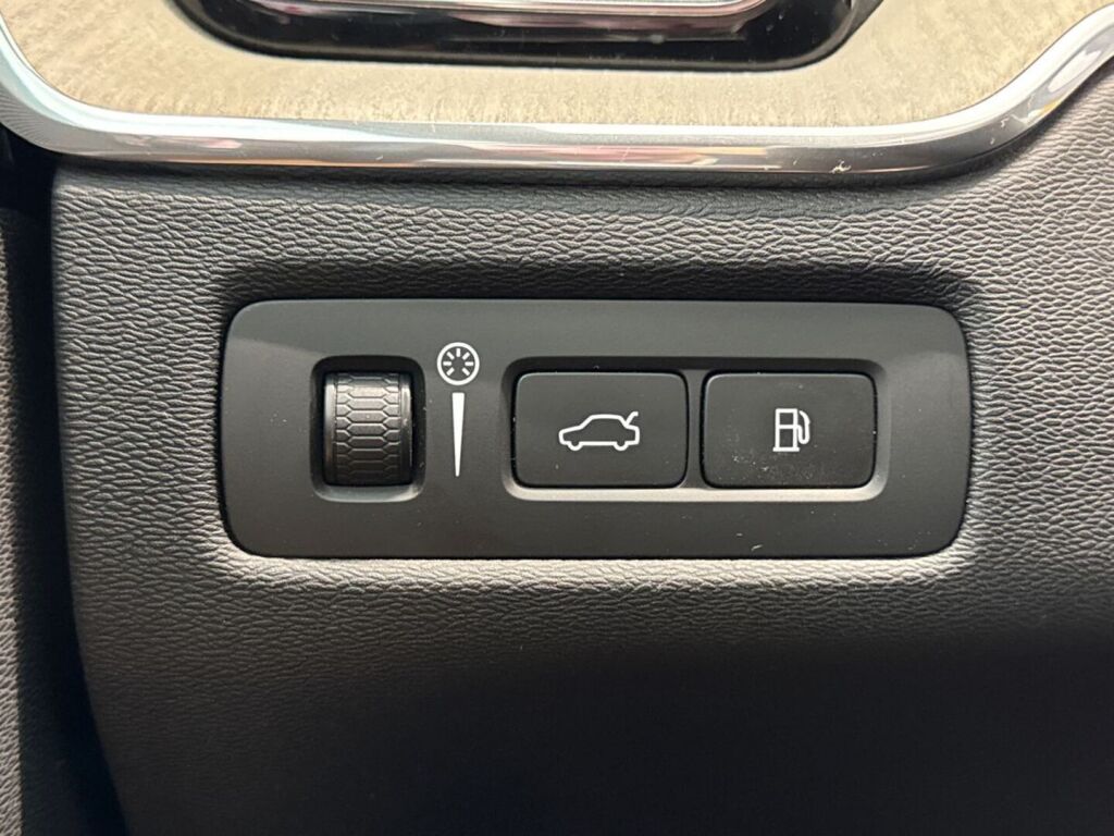 Volvo XC60 2019 Ruskea (beige)