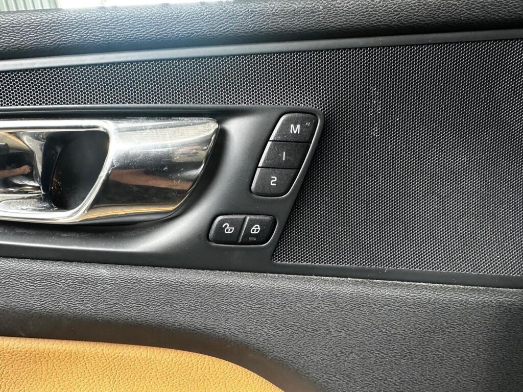 Volvo XC60 2019 Ruskea (beige)