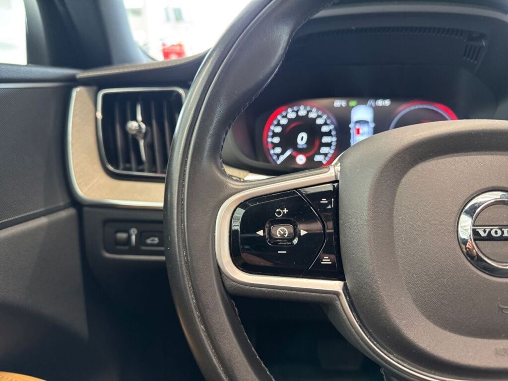 Volvo XC60 2019 Ruskea (beige)