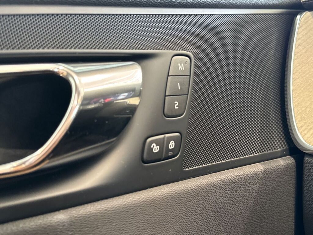 Volvo XC60 2019 Ruskea (beige)