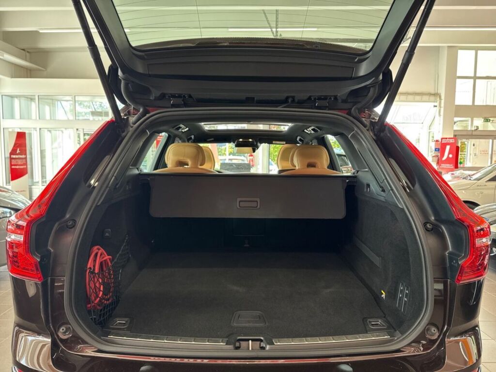 Volvo XC60 2019 Ruskea (beige)