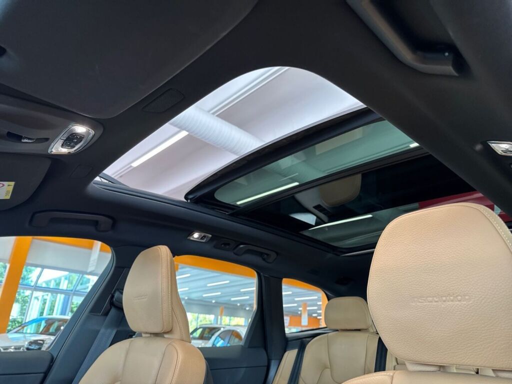 Volvo XC60 2019 Ruskea (beige)