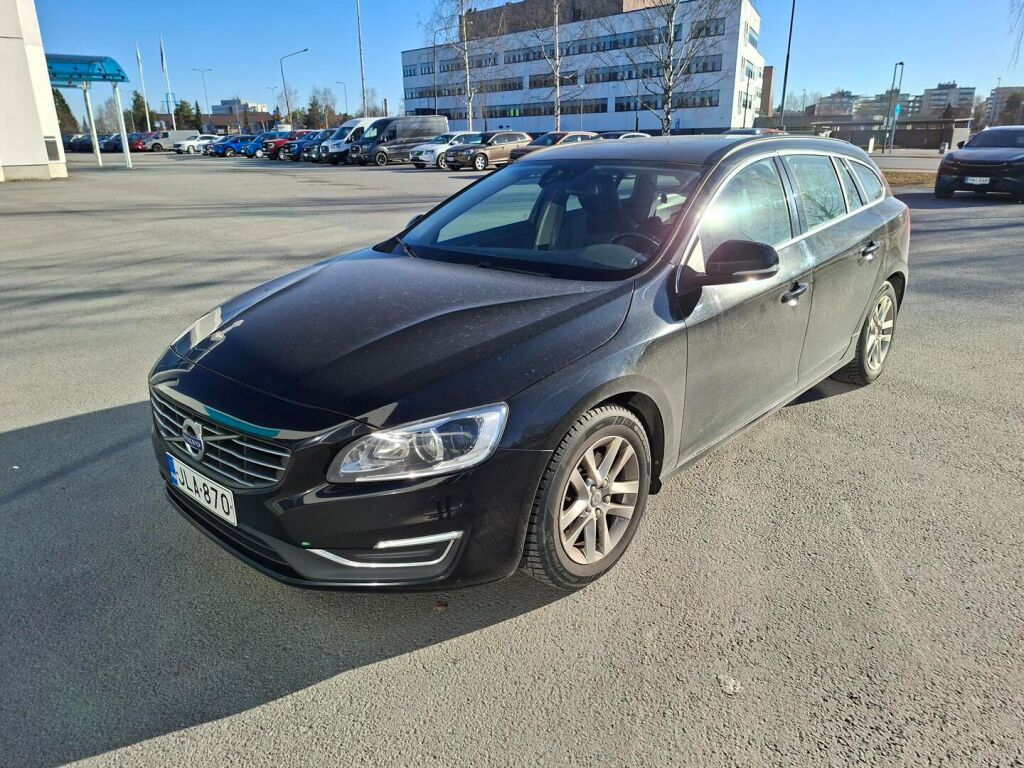 Volvo V60 2015 Musta