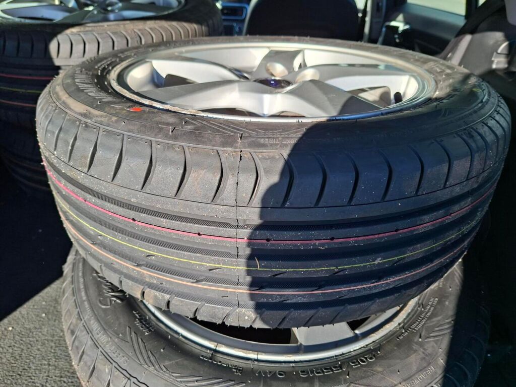 Volvo V60 2015 Musta