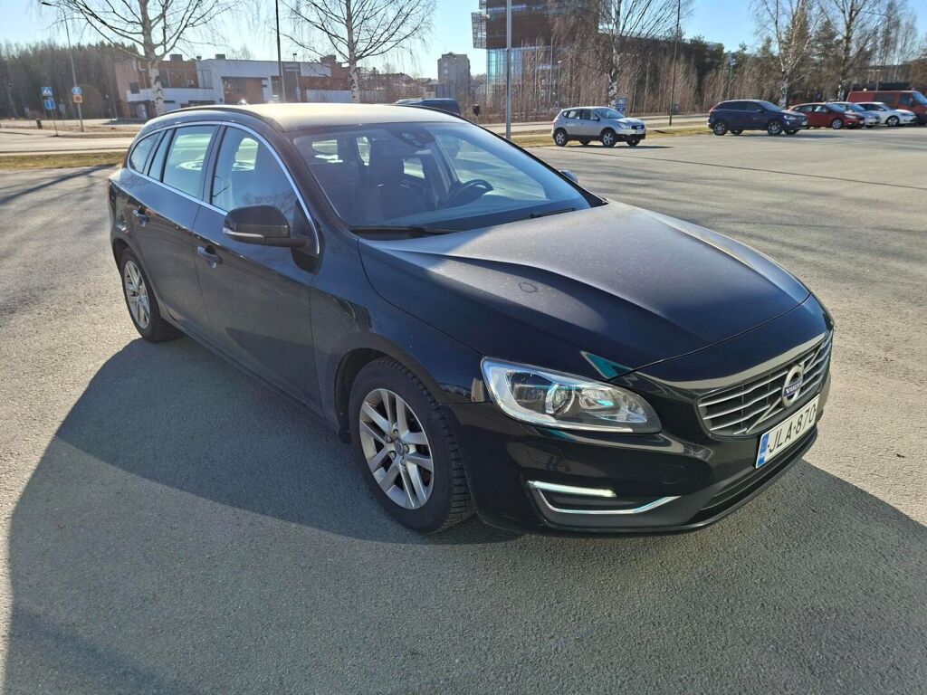Volvo V60 2015 Musta