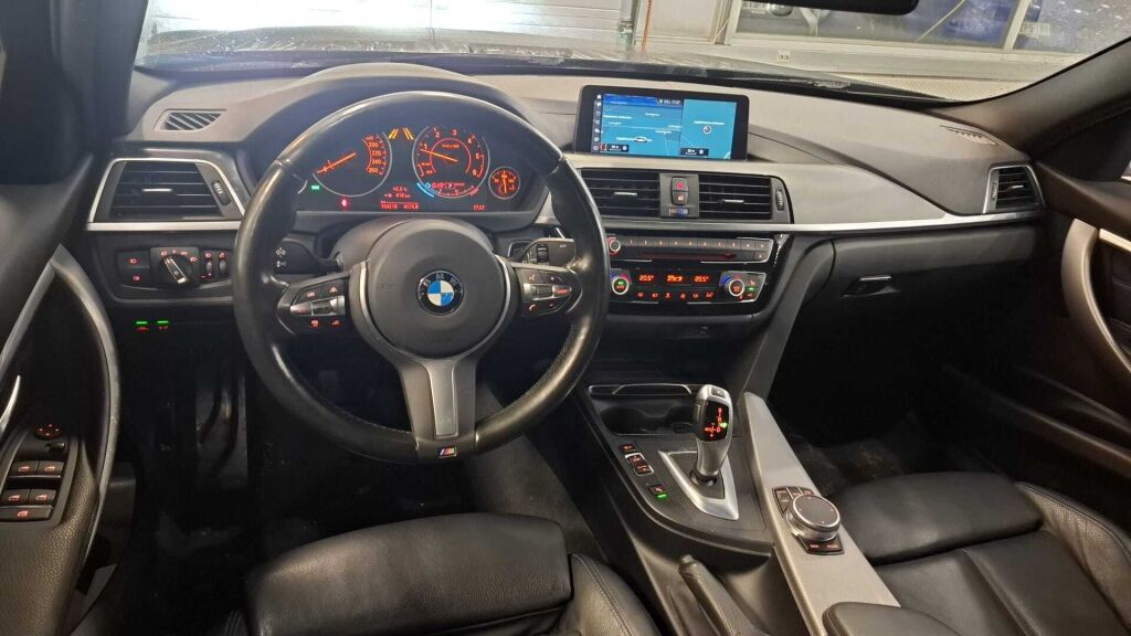 BMW 320 2019 Musta