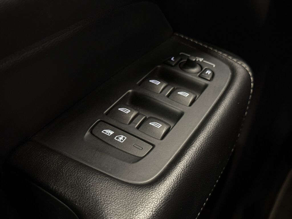 Volvo XC60 2018 Punainen