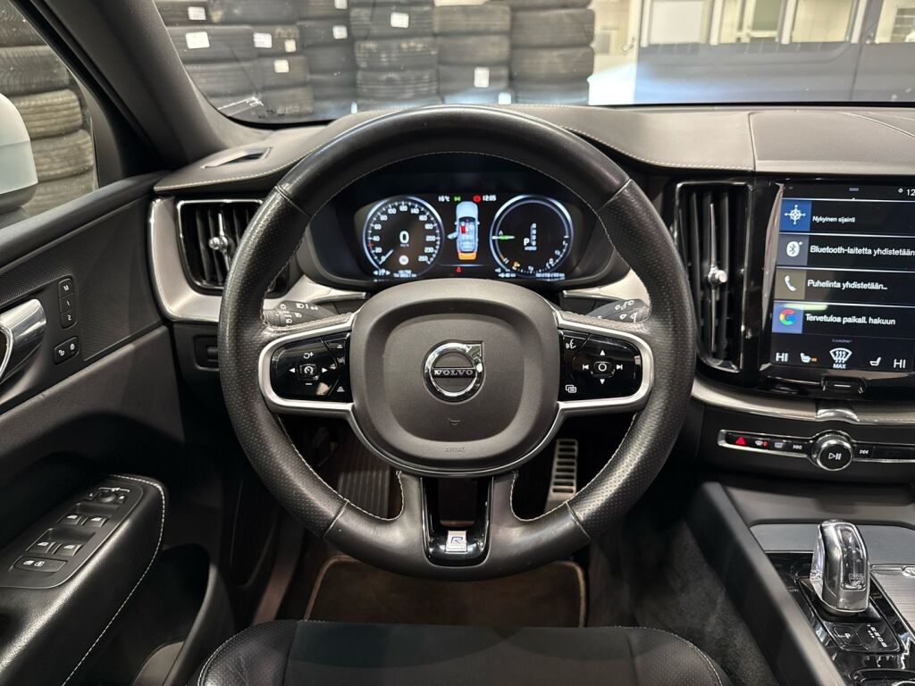 Volvo XC60 2018 Punainen