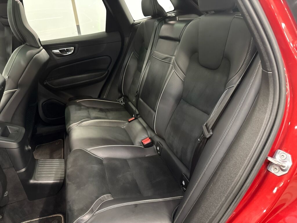 Volvo XC60 2018 Punainen