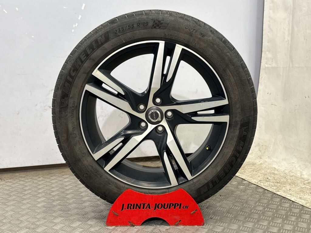 Volvo XC60 2018 Punainen