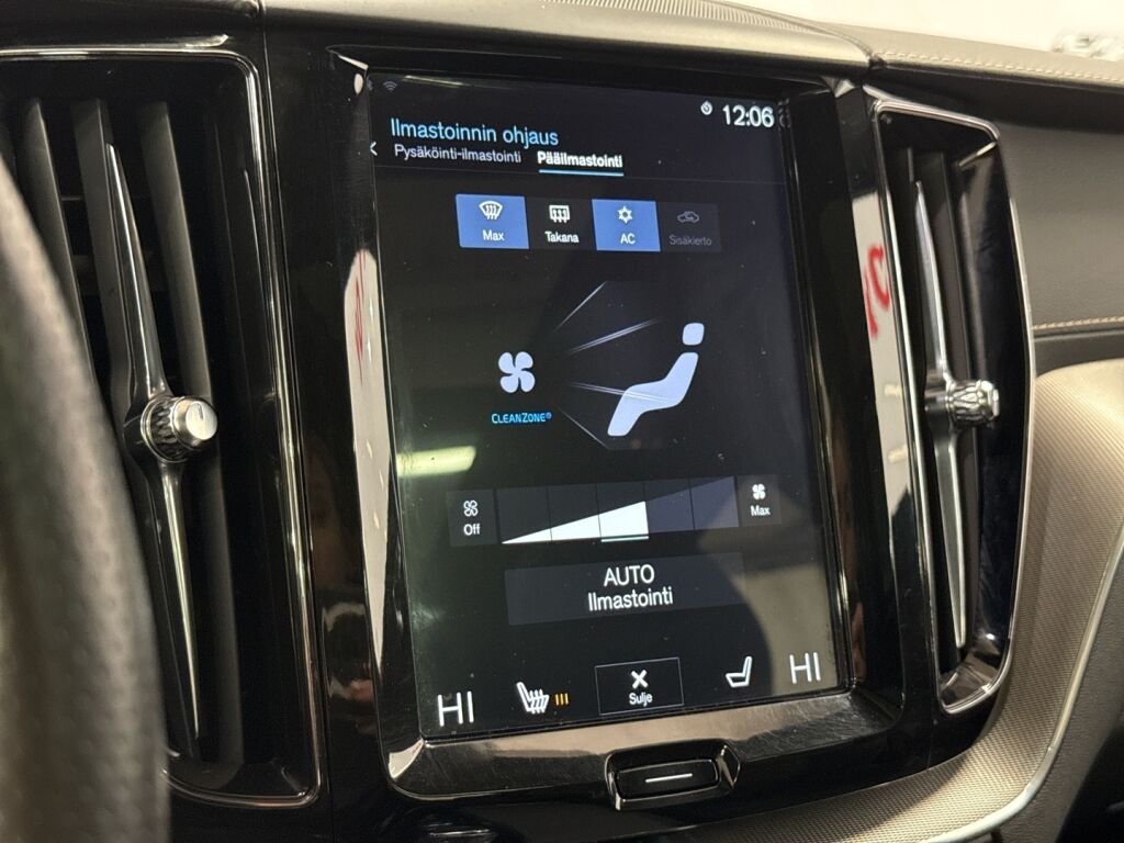 Volvo XC60 2018 Punainen