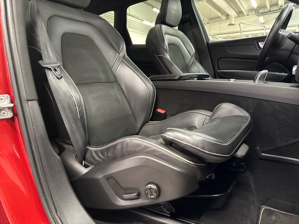 Volvo XC60 2018 Punainen