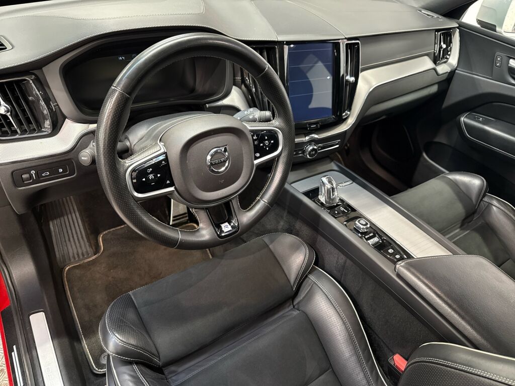 Volvo XC60 2018 Punainen